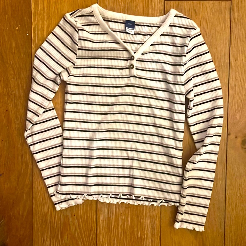 Old navy Cute stripy top for 8 years old. White and beige and black stripes.